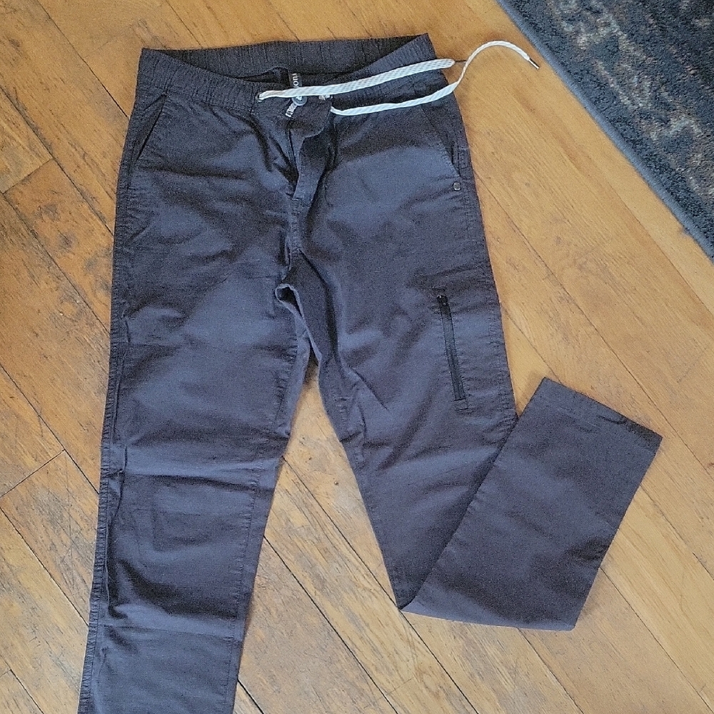 Vuori Gray Ankle Cropped Pants